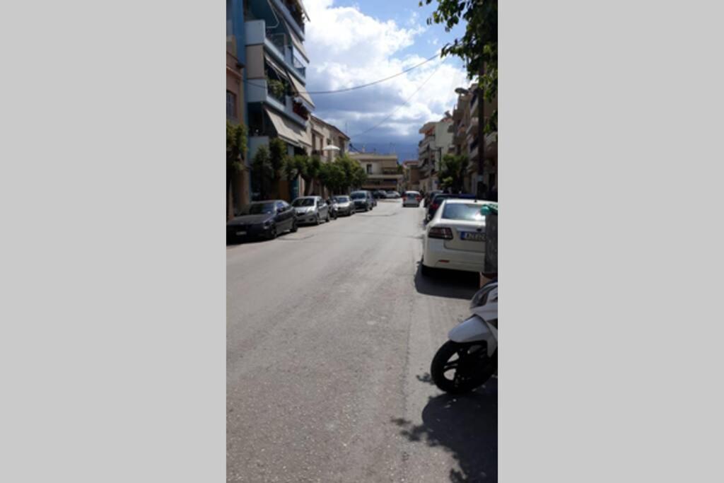 Bilocale - Δίχωρο Διαμέρισμα Δίπλα Στα Ψηλαλώνια パトラ エクステリア 写真